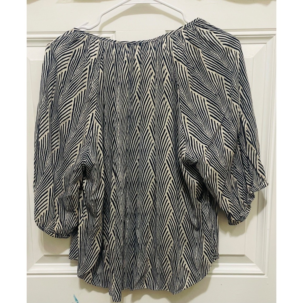 ZOA New York Blouse Top Tunic V-Neck Geometric Print Flowy XS - Picture 3 of 3